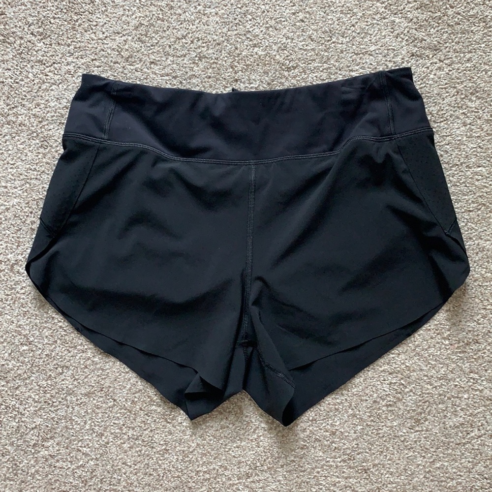 Athleta Run with it 3.5” black shorts